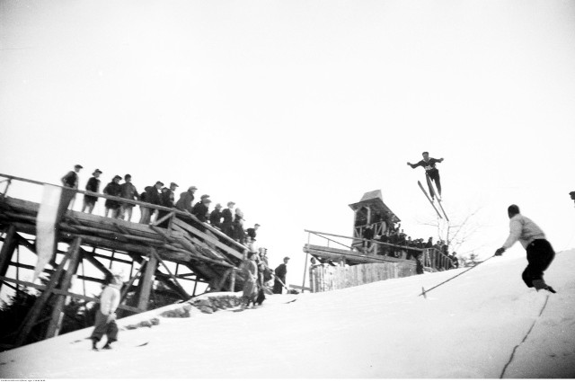 Już w 1931 r. odbyły się w Zakopanem międzynarodowe zawody w skokach narciarskich. Dyscyplina rozwijała się dynamicznie od lat 20. XX w.