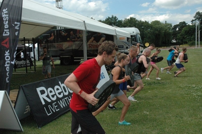 Trening CrossFit z Mariuszem Czerkawskim.