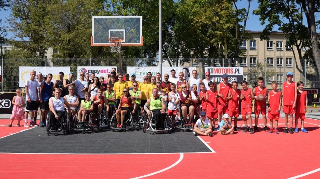 W dwudniowej imprezie koszykówki ulicznej Kielce Streetball Challange wzięło udział 19 drużyn z całej Polski. 