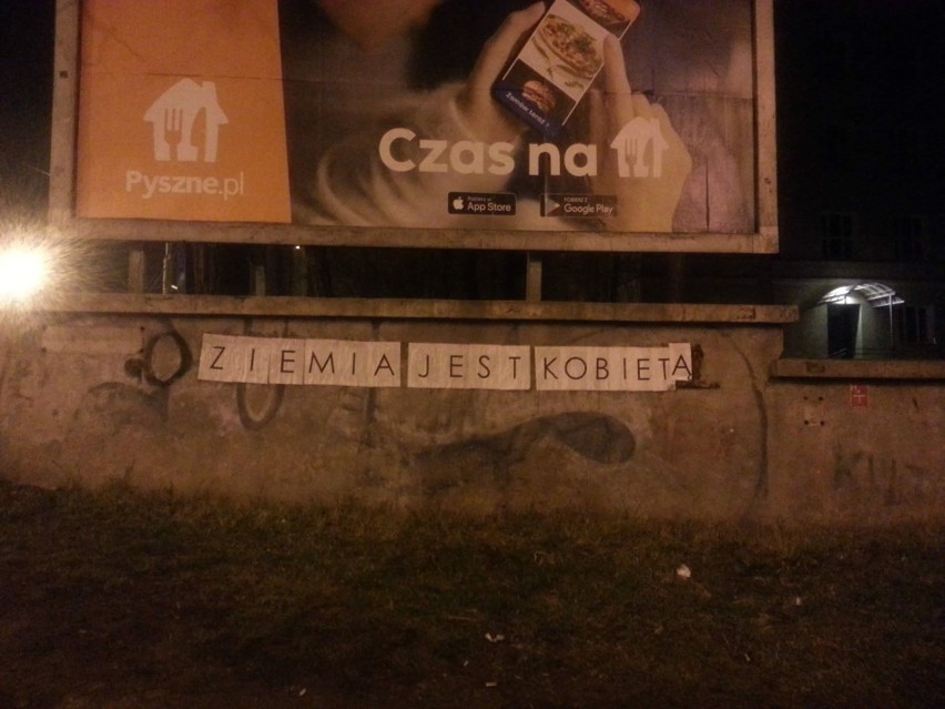 Tajemnicze plakaty pojawiły się w nocy w Lublinie. "Nie" dla przemocy wobec kobiet