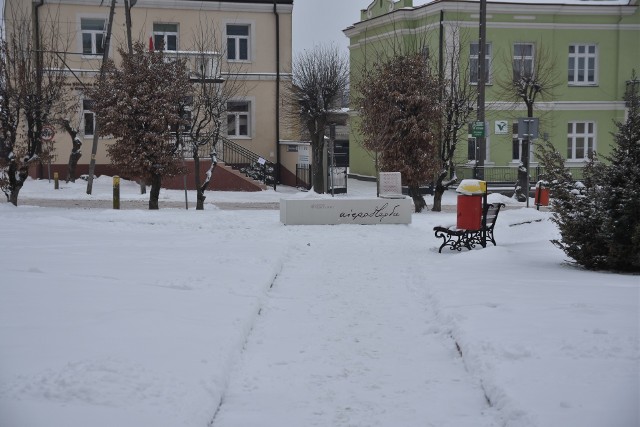 Ławeczka Niepodległości w Klimontowie