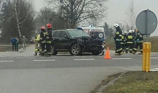 W niedzielę, po godz. 14, na drodze krajowej nr 8 doszło do wypadku