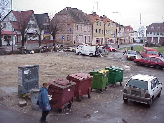 Od dzisiejszego wyglądu do "reprezentacyjnego, staromiejskiego&#8221; rynku jeszcze daleka droga.