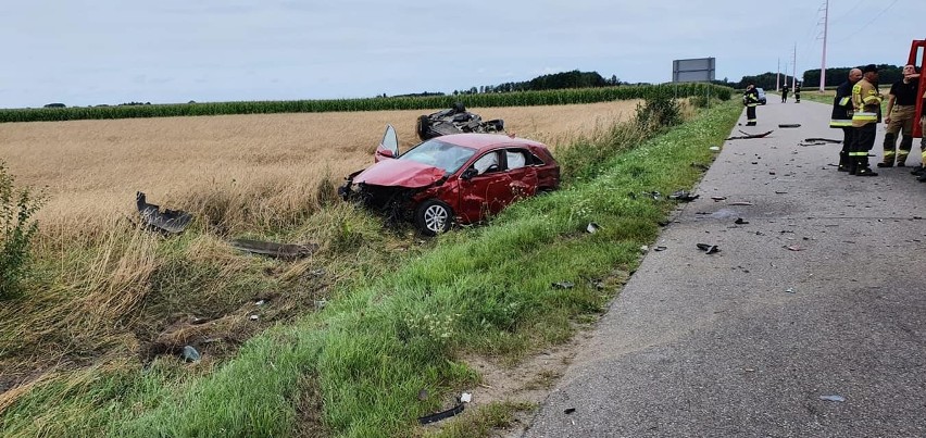 Wypadek na trasie Przasnysz-Mchówko. Zderzenie dwóch samochodów osobowych. 5 osób poszkodowanych. 1.08.2021