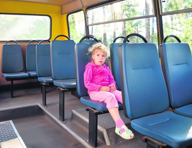 Pięcioletnia dziewczynka przez pięć godzin była zamknięta w szkolnym autobusie. Nie  zauważono, że jej nie ma