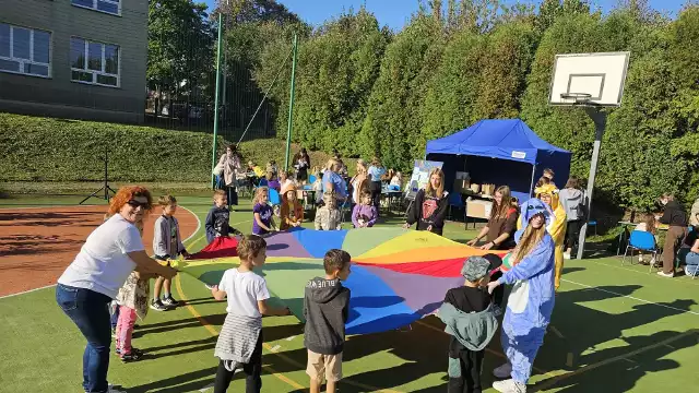 Podczas pikniku ekologicznego w Przysusze, w Zespole Szkół numer 2, odbyło się wiele zabaw i konkursów o tematyce ekologicznej. 