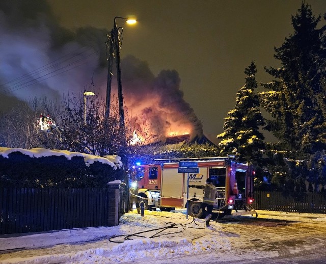 W niedzielę wieczorem palił się dom przy ul. Ogrodniczki w Białymstoku