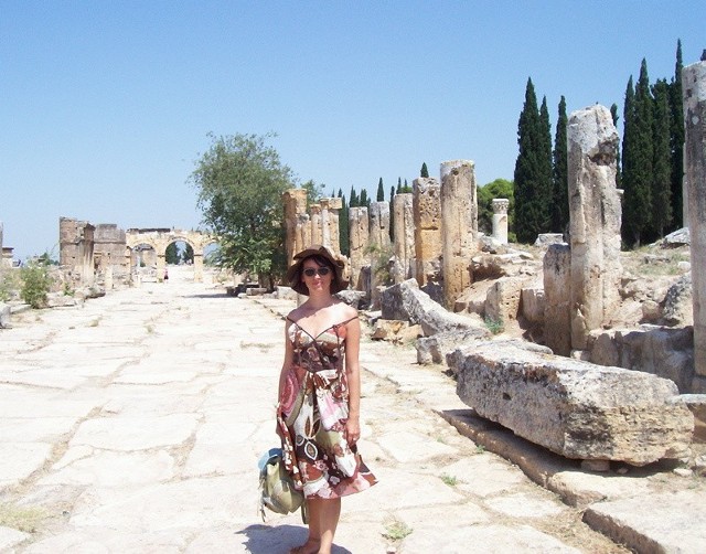Starożytne miasto Hierapolis na szczycie jednego z wzniesień G.Taurus