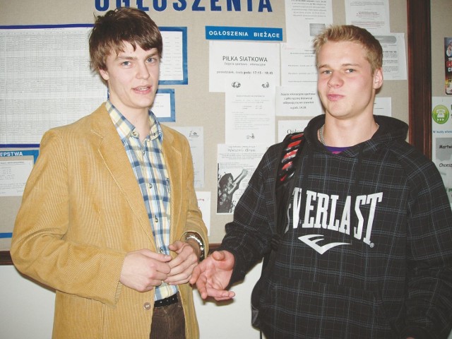 Marcin Strzymiński (z lewej) i Michał Korczyszko, uczniowie I LO w Suwałkach, twierdzą, że zmiany w kalendarzu szkolnym nie są głupim pomysłem. &#8211; Ale trzeba dokonać ich mądrze &#8211; mówią.