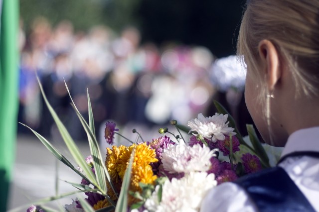 Dzień Nauczyciela co roku obchodzimy 14 października. Nie macie pomysłu na życzenia? Skorzystajcie z naszych propozycji. Zobacz: Szkoła publiczna czy prywatna? źródło: Dzień Dobry TVN/x-news