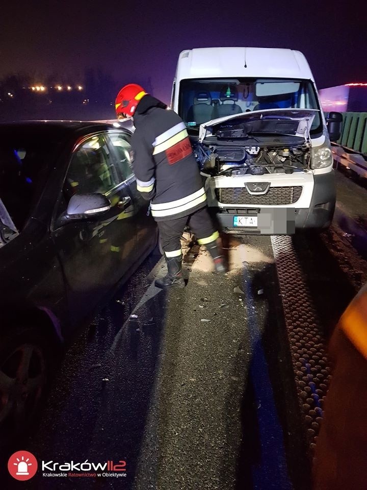 Poważny wypadek na A4. Zderzyły się cztery samochody [ZDJĘCIA]