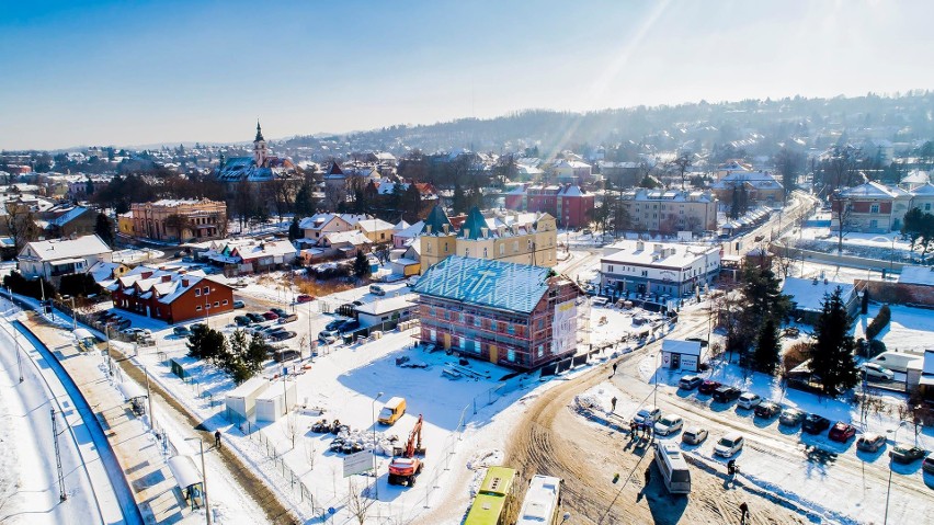 Dworzec autobusowo-kolejowy, budowany przy ul. Dembowskiego...