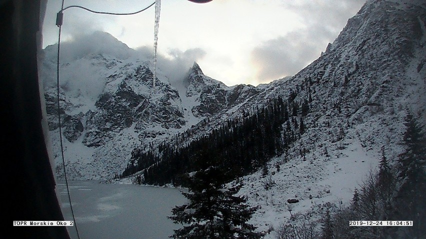 W Tatrach panuje zima, według TOPR zagrożenie lawinowe...