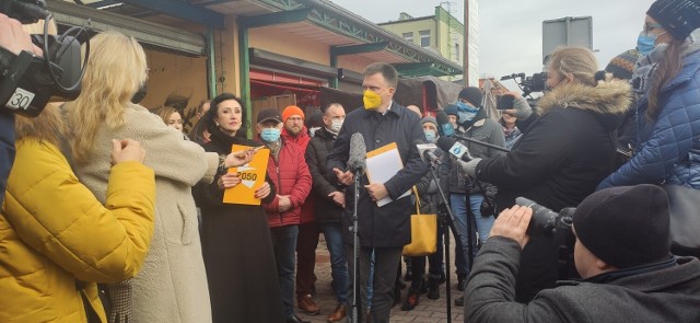 W czwartkowe przedpołudnie do Turku zawitał Szymon Hołownia. Podczas spotkania z mieszkańcami rozmawiał o Polskim Ładzie i tym jak jego wprowadzenie wpływa na codziennie życie. Zobacz więcej zdjęć --->>>