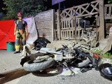 Śmiertelny wypadek w Chełmży. Motocyklista wjechał w ogrodzenie - mamy zdjęcia