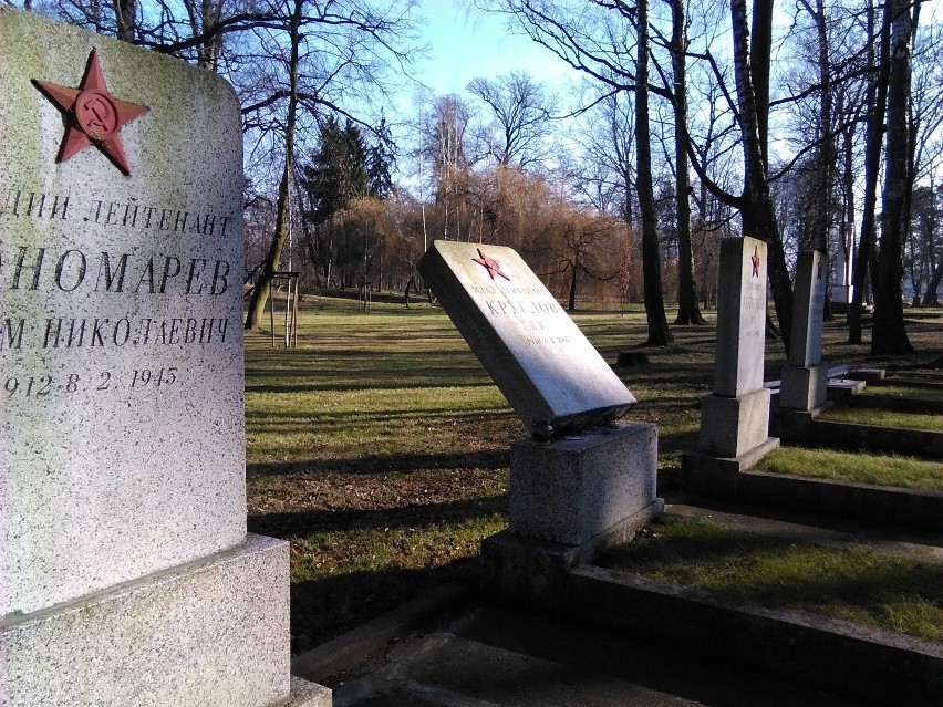 Zdewastował cmentarz żołnierzy radzieckich w Kaliszu [FOTO]