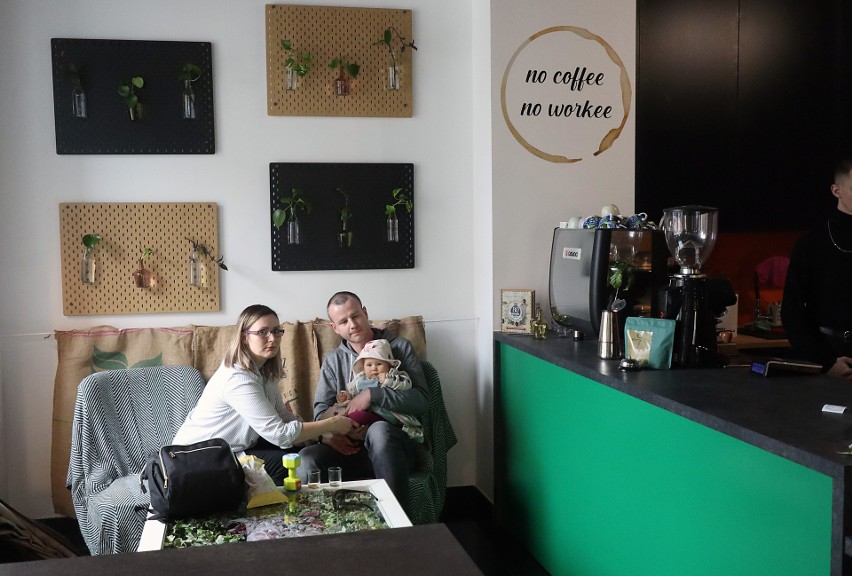 Pierwsi goście już odwiedzają nową kawiarnię Coffee Roots.