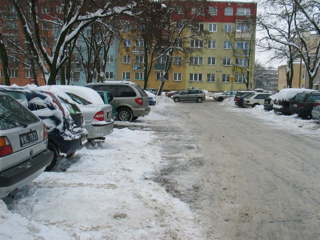 Ten parking oczyściła ze śniegu prywatna firma na zlecenie spółdzielni mieszkaniowej