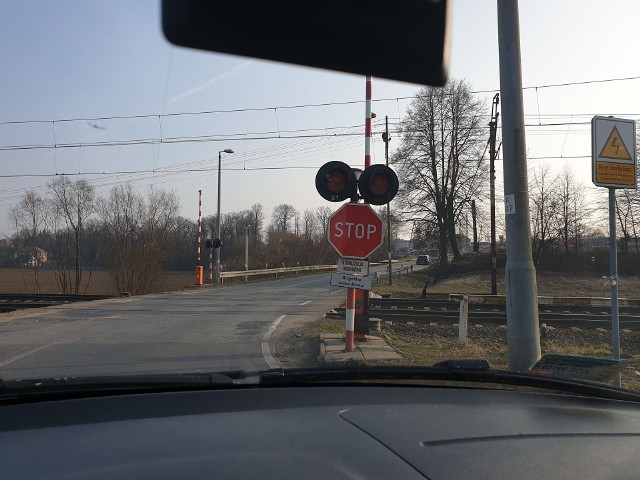 Takie sytuacje, gdy nie działała samoczynna sygnalizacja przejazdowa na przejeździe kolejowym w Podolszu były w ostatnich latach częste