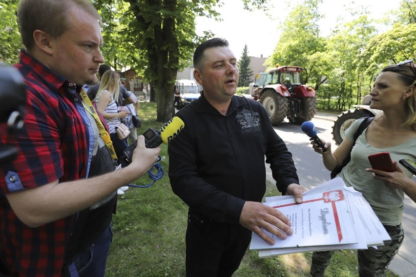 Białystok. Protest podlaskich rolników. Nowe znaki uniemożliwiły dojazd (zdjęcia,wideo)