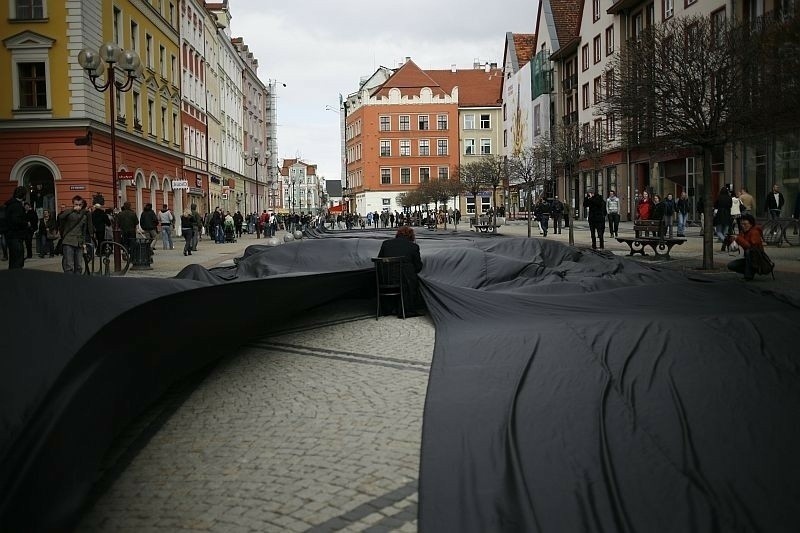 Katastrofa smoleńska była we Wrocławiu przeżywana bardzo...