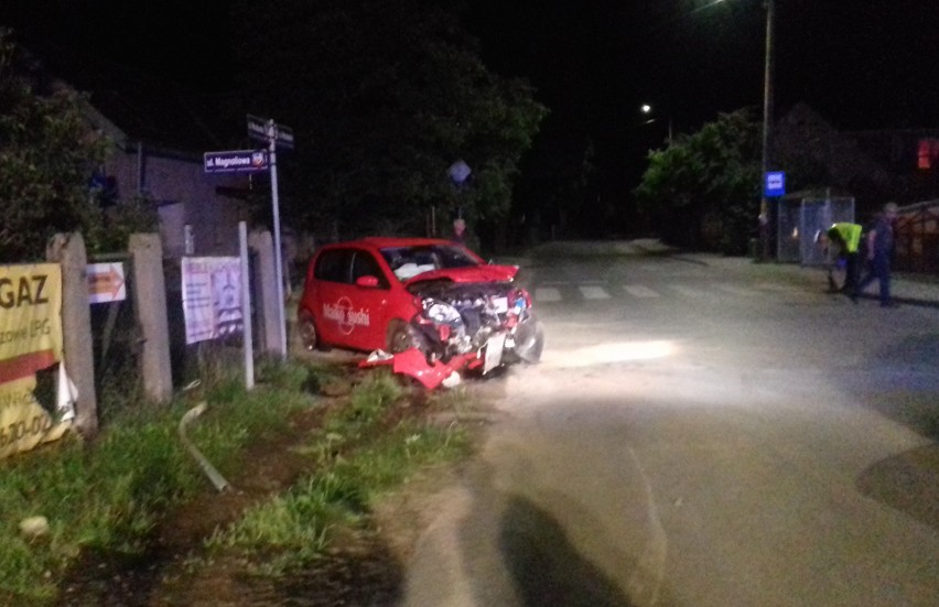 Wypadek i dachowanie pod Wrocławiem. Cztery osoby ranne