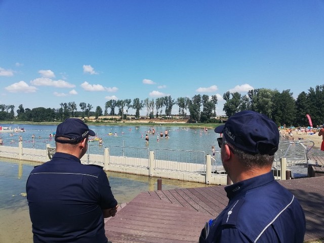Policjanci odwiedzają kąpielisko w ramach ogólnopolskiej akcji „Kręci mnie bezpieczeństwo”