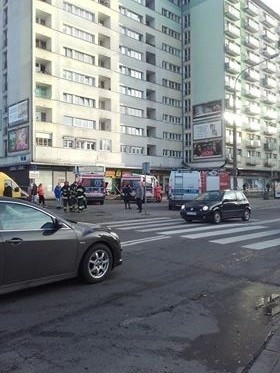 Wypadek na Traktorowej w Łodzi. Volkswagenem wjechał w blok [ZDJĘCIA]