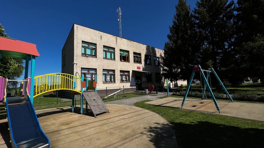 Ruszyła modernizacja szkoły podstawowej w Łomnie w gminie Pawłów. Zobacz zdjęcia 