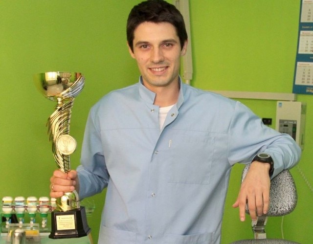 Piotr Kaniewski, stomatolog z Radomia został mistrzem Polski lekarzy w półmaratonie.