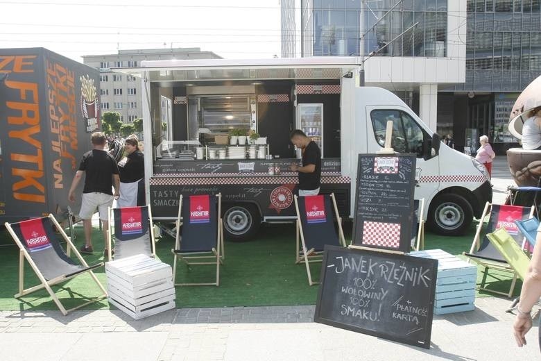 Polacy pokochali food trucki. Ile kosztuje gastronomia na kołach? Najciekawsze oferty na OLX z całego kraju