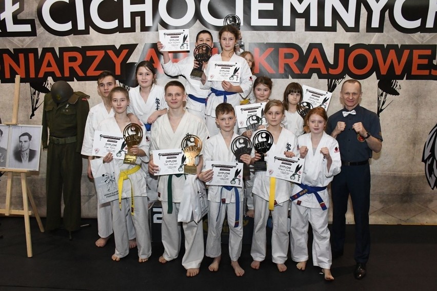 Udany start sezonu zawodników Klubu Karate Morawica i Piekoszów