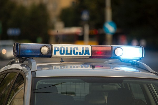 Policjanci zatrzymali dwóch złomiarzy z gminy Kruszwica, którzy przekopali dwieście metrów pola uprawnego w Łagiewnikach, żeby wydobyć z niego żeliwne rury