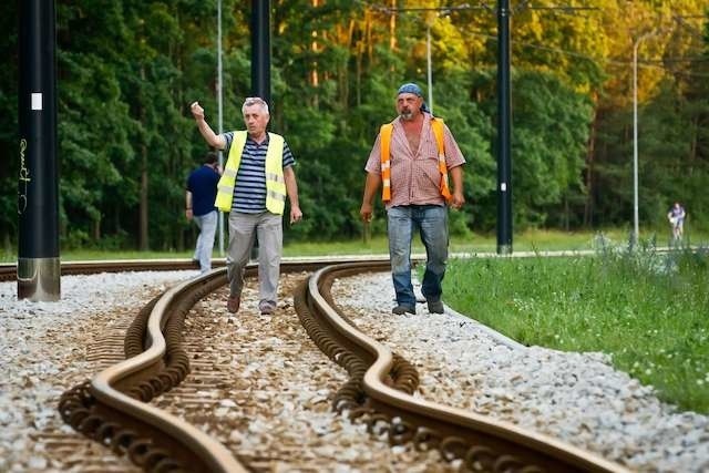 Tak wyglądało torowisko na ul. Lewińskiego w czwartek. To cud, że nie wykoleił się żaden tramwaj