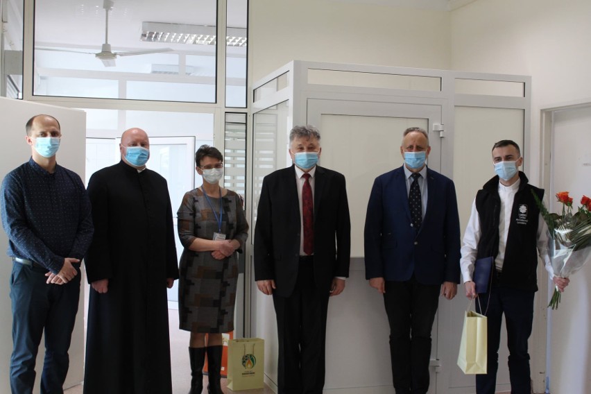 Krasnystaw. Caritas Archidiecezji Lubelskiej przekazał respirator dla krasnostawskiego szpitala