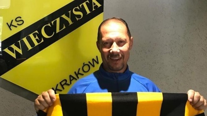 Od 6 września 2022 r. Dariusz Marzec jest trenerem...