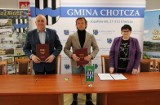 Ogromna inwestycja w gminie Chotcza. Podpisano umowę na przebudowę ponad 15 kilometrów dróg