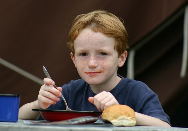 Ze zgłoszeń szkół wynika, że wiele dzieci je niechętnie, często też oddają całe porcje posiłków.