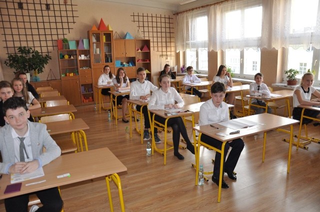 Uczniowie Szkoły Podstawowej numer 4 w Sandomierzu gotowi do sprawdzianu.