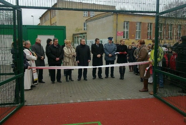 Uroczyste otwarcie orlika przy Szkole Podstawowej numer 3 w Jędrzejowie.