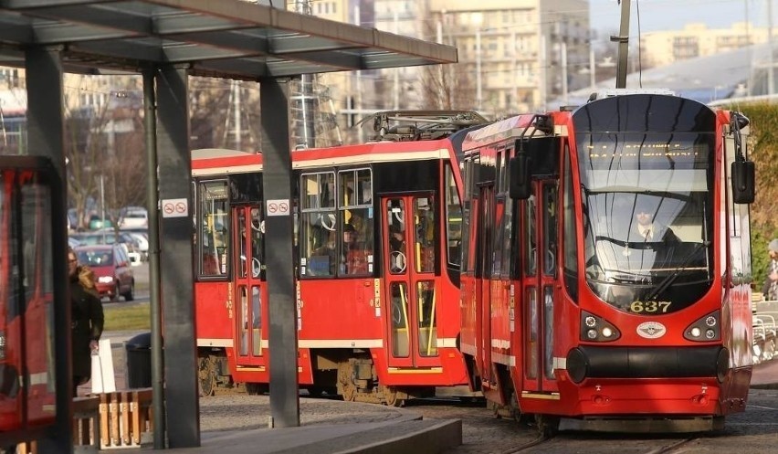 Zobacz kolejne zdjęcia. Przesuwaj zdjęcia w prawo - naciśnij...