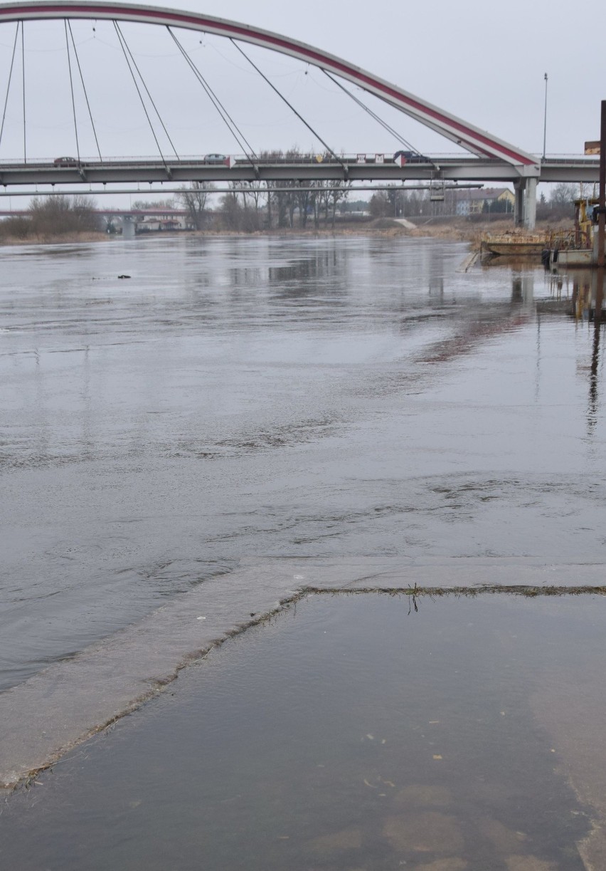 Poziom wody w Narwi, Omulwi i Bugu w regionie. Aktualna sytuacja hydrologiczna. 4.03.2021. Zdjęcia