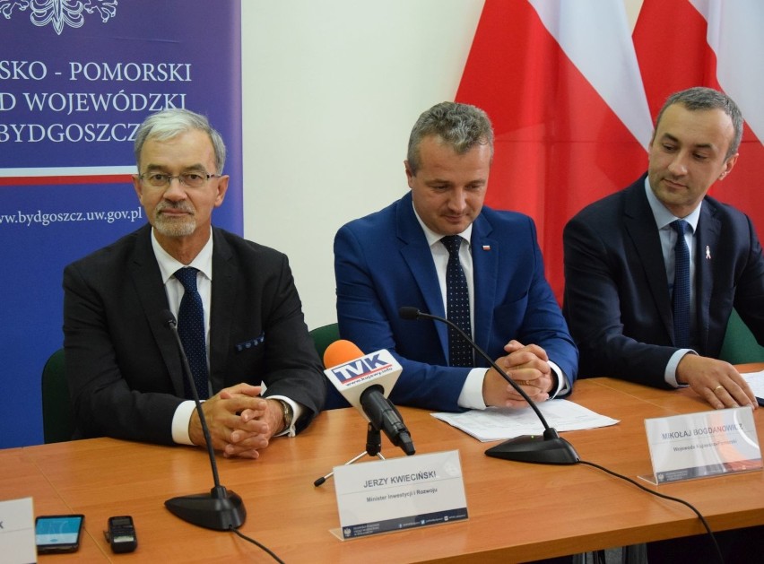 Minister inwestycji i rozwoju we Włocławku: „Bydgoszcz i Toruń to lokomotywy, które nie napędzają całego regionu” [zdjęcia]