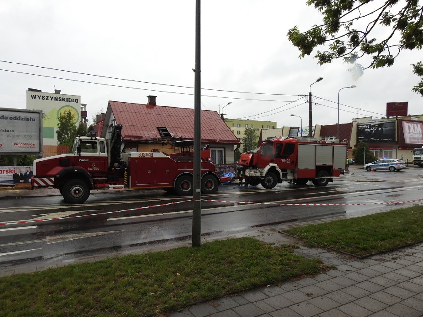 Uprzywilejowany wóz strażacki zderzył się z osobową skodą i...