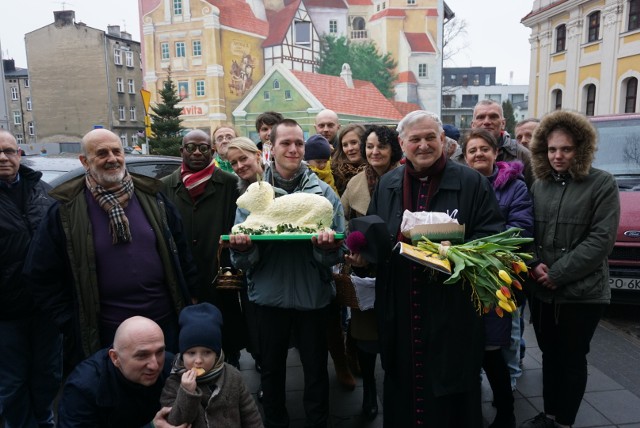 Święcenie pokarmów w kościele świętej Małgorzaty na poznańskiej Śródce