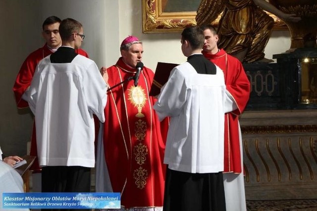 W związku z zagrożeniem epidemią wywołaną koronawirusem oraz zaleceniami księdza arcybiskupa Stanisława Gądeckiego, Przewodniczącego Konferencji Episkopatu Polski, biskup sandomierski Krzysztof Nitkiewicz podjął ważne decyzje.