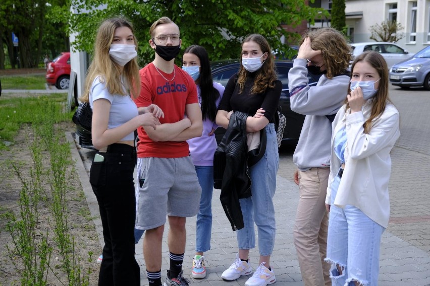 Szczepienia dla osób w wieku 12-15 lat mają się odbywać na...