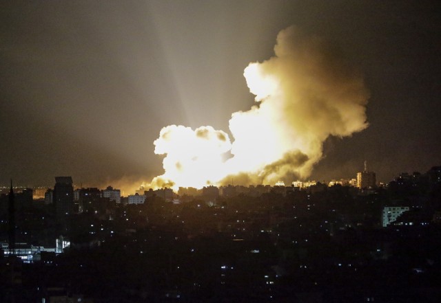 W nocy Izraelskie lotnictwo zaatakowało Strefę Gazy. To odwet za sobotnie zbrodnie Hamasu