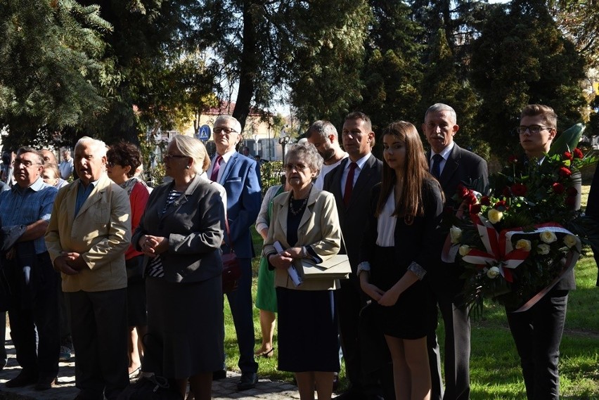 Nowy Sącz. Tłumy sądeczan na powtórnym pochówku gen. Bronisława Pierackiego