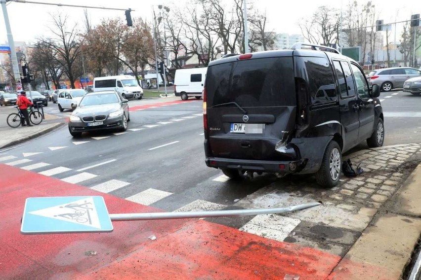 Wypadek na Grabiszyńskiej. Obaj mieli zielone światło